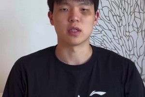 淤青明显🥲杨瀚森回复东契奇：感谢你的支持和鼓励！下赛季见！